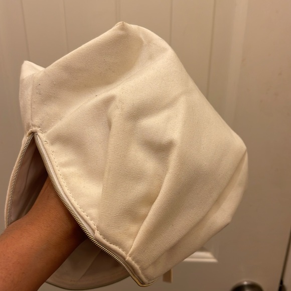 Dolce & Gabbana Cream Bag with Gold Accent - Picture 16 of 16